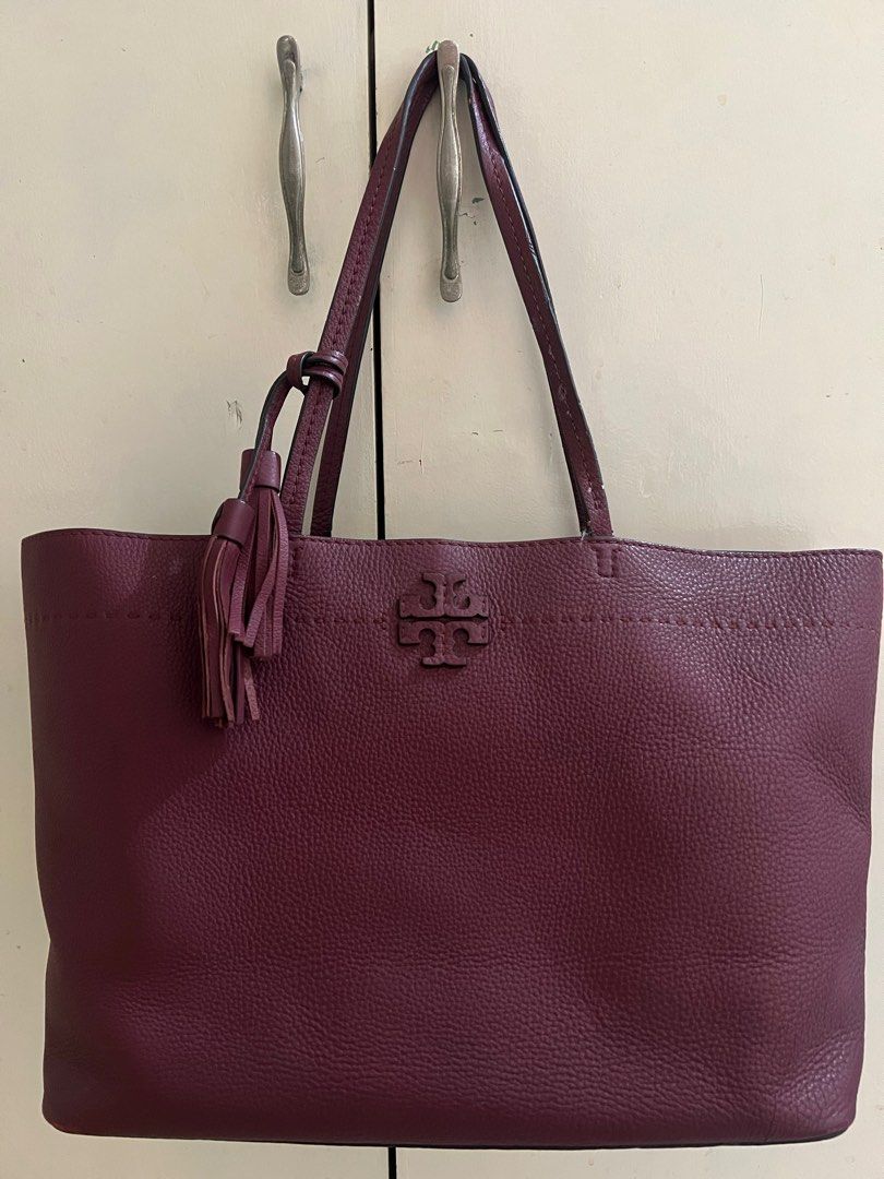 Tory Burch McGraw Tote (Category: Luxury Bags & Wallets) located in Lucena. Submitted by thriftzone (Listing ID 1318973160, Image 1). Description: Tory burch tote bag Leather 16x11x6.