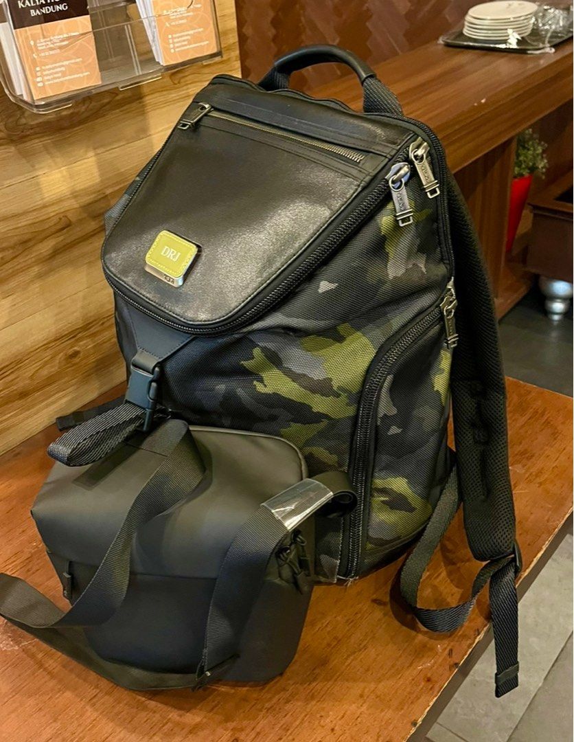 希少 tumi lark bravo ミリタリーグリーン 定価74,800円 希少 TUMI