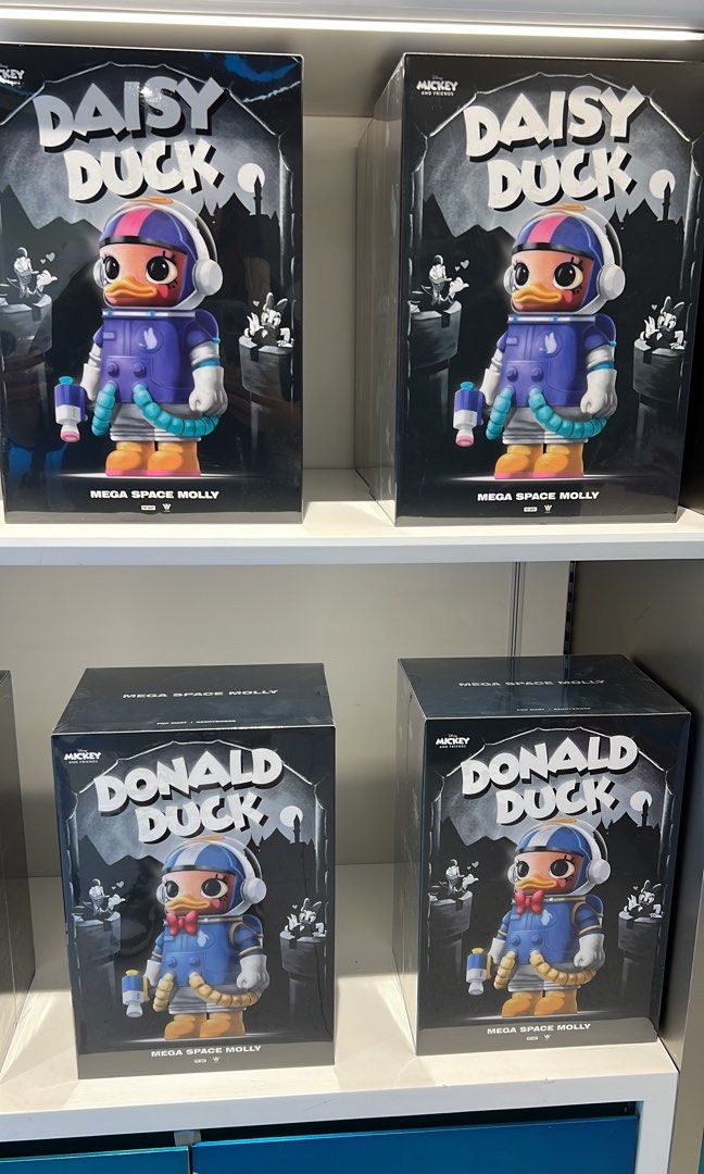 全新現貨* Space Molly x Donald Duck & Daisy 400%, 興趣及遊戲, 玩具& 遊戲類- Carousell