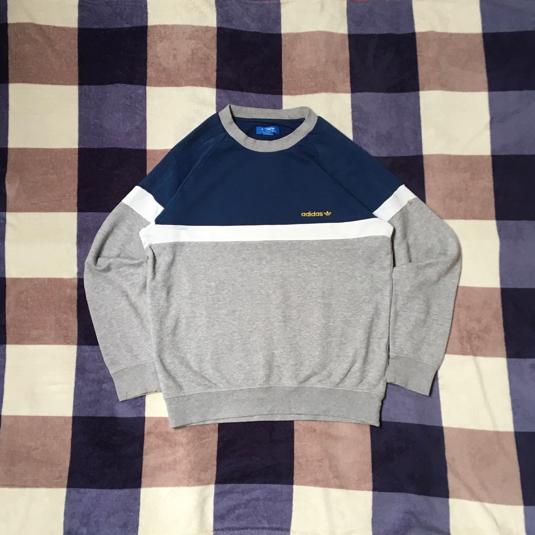 Adidas Itasca Crewneck, Fesyen Pria, Pakaian Atasan di Carousell