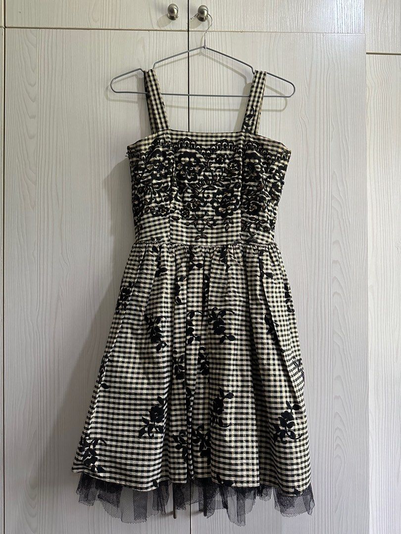 H&M cocktail dress (Category: Dresses) located in Paranaque City. Submitted by patpreloved93 (Listing ID 1323143099, Image 1). Description: - Cocktail dress with embroidery design - Brand: H&M - Size: XS-Small - Measurements: 32 bust; 24-26 waist - Used once for prom .
