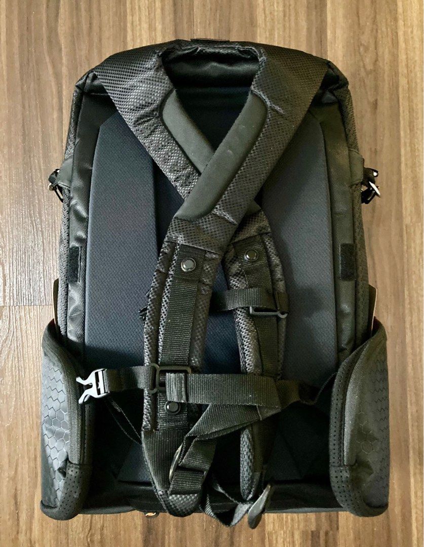 Backpack (Category: Backpacks) located in Singapore. Submitted by simplicitybest13 (Listing ID 1323223203, Image 3). Description: .