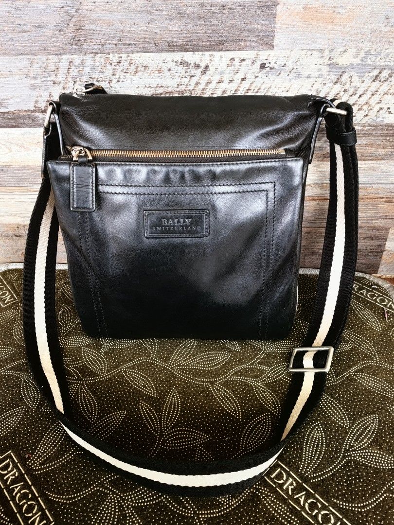 Bally Tuston 26X27 Cm Made In PRC, Fesyen Pria, Tas Dompet Tas