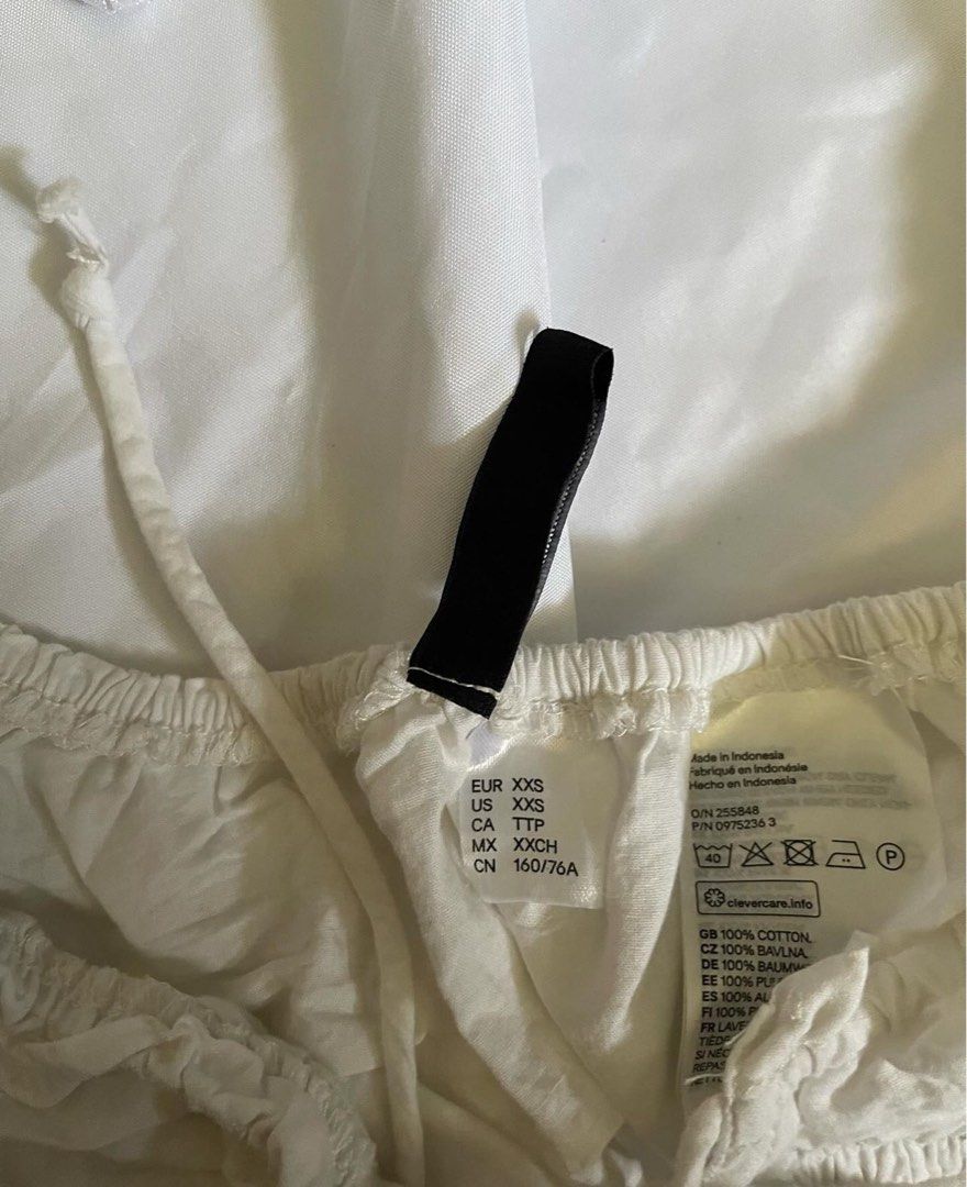 beach top (Category: Others Tops) located in Makati City. Submitted by lalueur (Listing ID 1323260800, Image 2). Description: xxs on tag but very strechy! Up to 36” bust.
