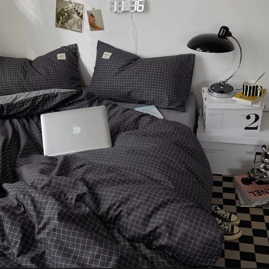 Bed sheet (Category: Bedding & Towels) located in Singapore. Submitted by lameshiren (Listing ID 1323176152, Image 3). Description: 100% Washed Microfiber material 1000 TC, soft and cozy feel to your bed that tempts you to stay in bed for long. * Ultra Soft Feel * Hypoallergenic * Durable * Stain Resistance * Breathable * Wrinkle Free * Non Fading* Cooling* *** Fitted bedsheet come with Quilt cover *** ——Fitted bedsheet with Quilt Cover Set -— Su