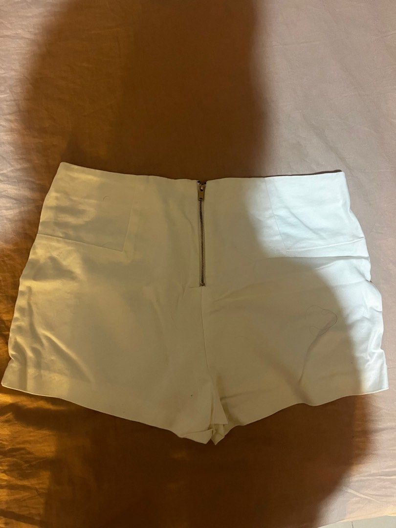 Bershka Shorts (Category: Shorts) located in Quezon City. Submitted by micmouse24 (Listing ID 1323207489, Image 3). Description: RFS: too big for me Check pic for size.