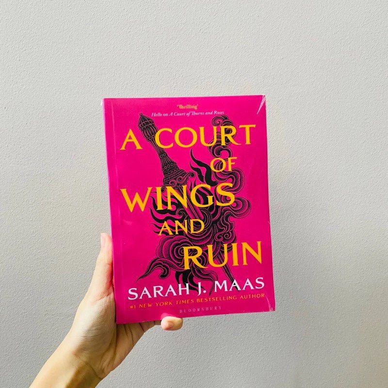Book Sarah J Maas A Court Of Thorns And Roses A Court Of Mist And Fury