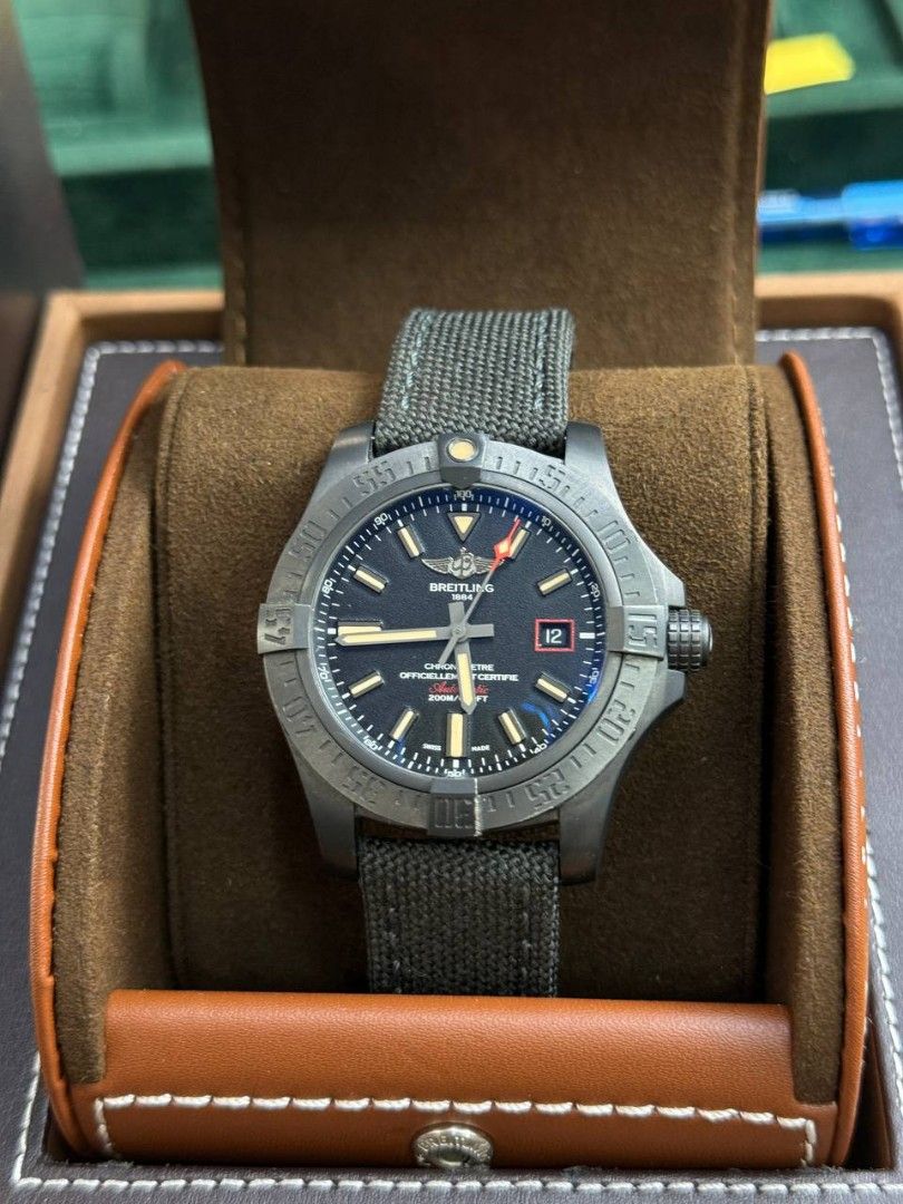 Breitling avenger blackbird v17311