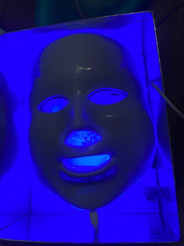 Colorful LED Beauty Mask (Category: Face Care) located in Quezon City. Submitted by leah_decluttering (Listing ID 1323106993, Image 3). Description: preloved LED Mask barely used, natambak lang shipping thru lalamove/grab/angkas.