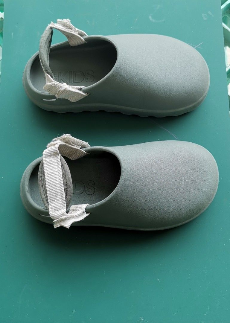 Cotton on kids crocs hotsell