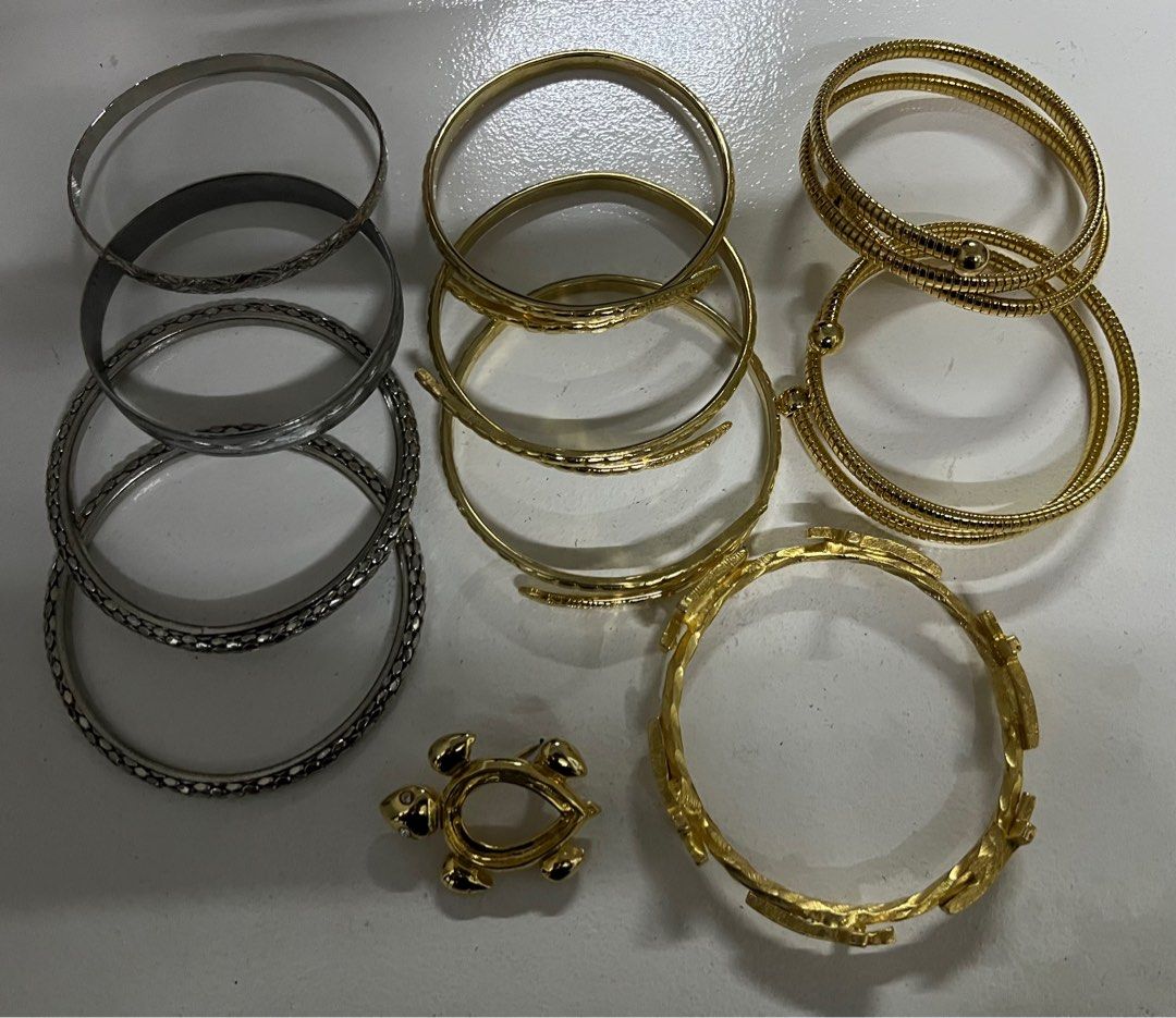 Fashion Bangles Assorted (Category: Other Accessories) located in Pasig City. Submitted by matet13 (Listing ID 1323234187, Image 2). Description: 10 pcs. Bangles with Free brooch pin.