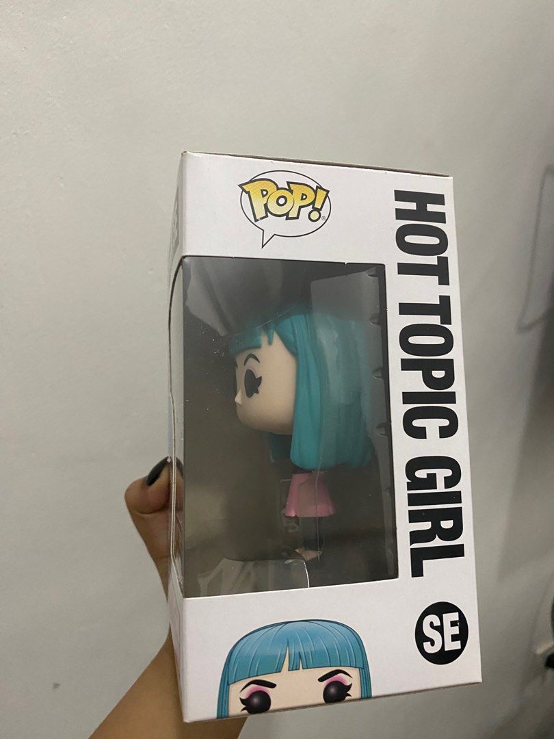 Funko pop Hot Topic Girl SE (Category: Designer & Blind Box Toys) located in Cainta. Submitted by rarajen (Listing ID 1323193392, Image 3). Description: NOOB AS IS .