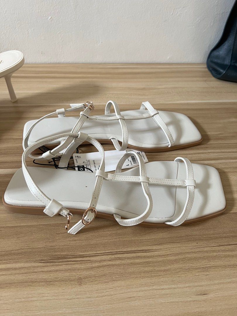 Narrow flat sandals top