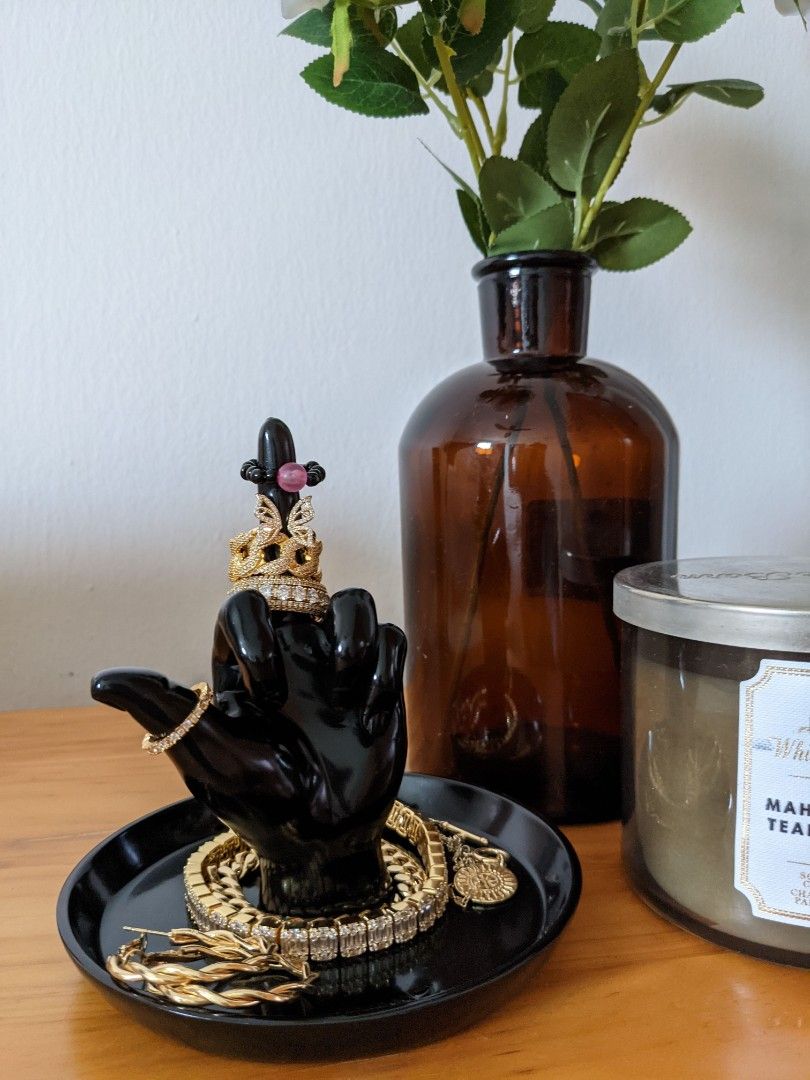 Middle finger ring holder sales