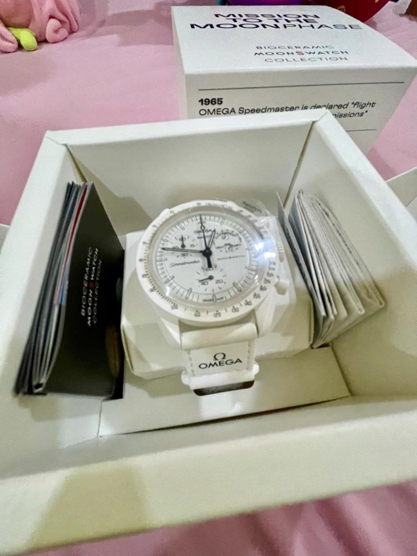 Moon swatch collection snoopy (Category: Luxury Watches) located in Makati City. Submitted by xaannee (Listing ID 1323135308, Image 2). Description: Authentic only Snoopy limited edition Pick up at makati or qc .