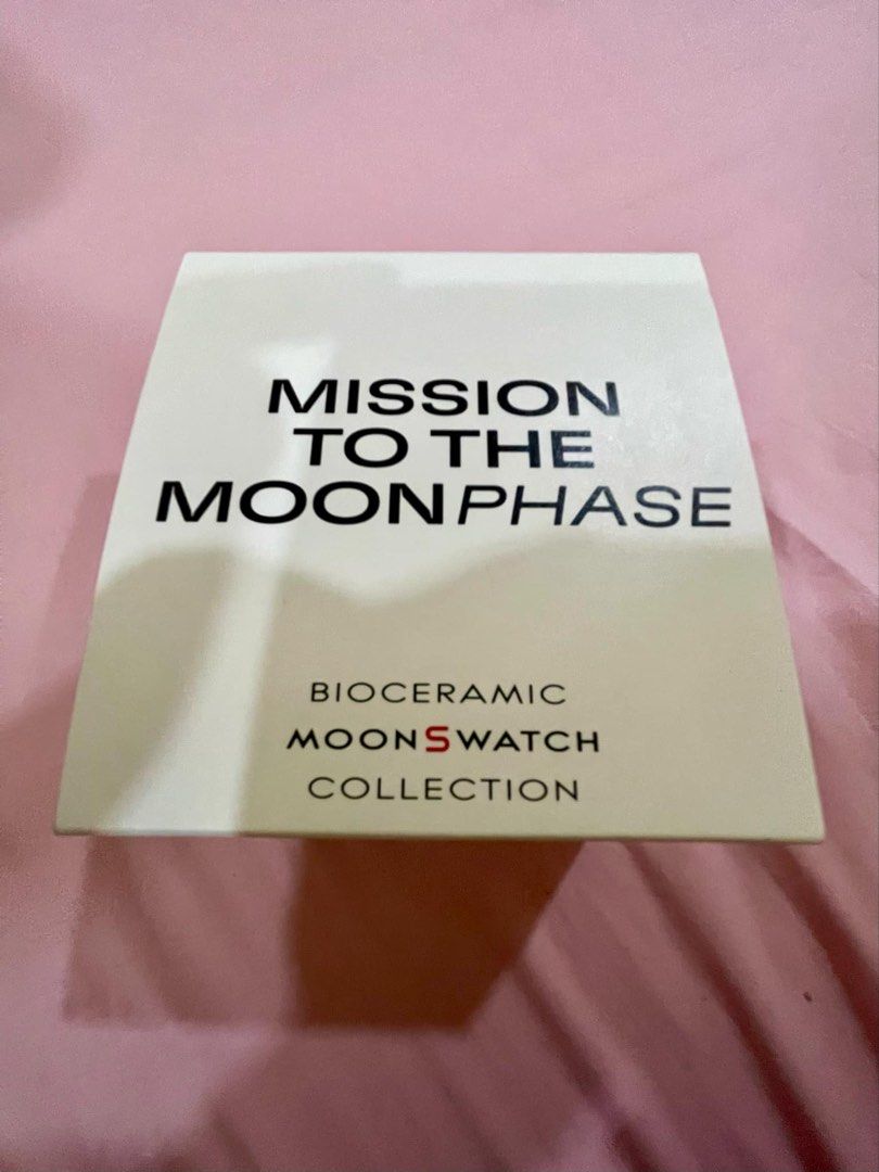 Moon swatch collection snoopy (Category: Luxury Watches) located in Makati City. Submitted by xaannee (Listing ID 1323135308, Image 3). Description: Authentic only Snoopy limited edition Pick up at makati or qc .