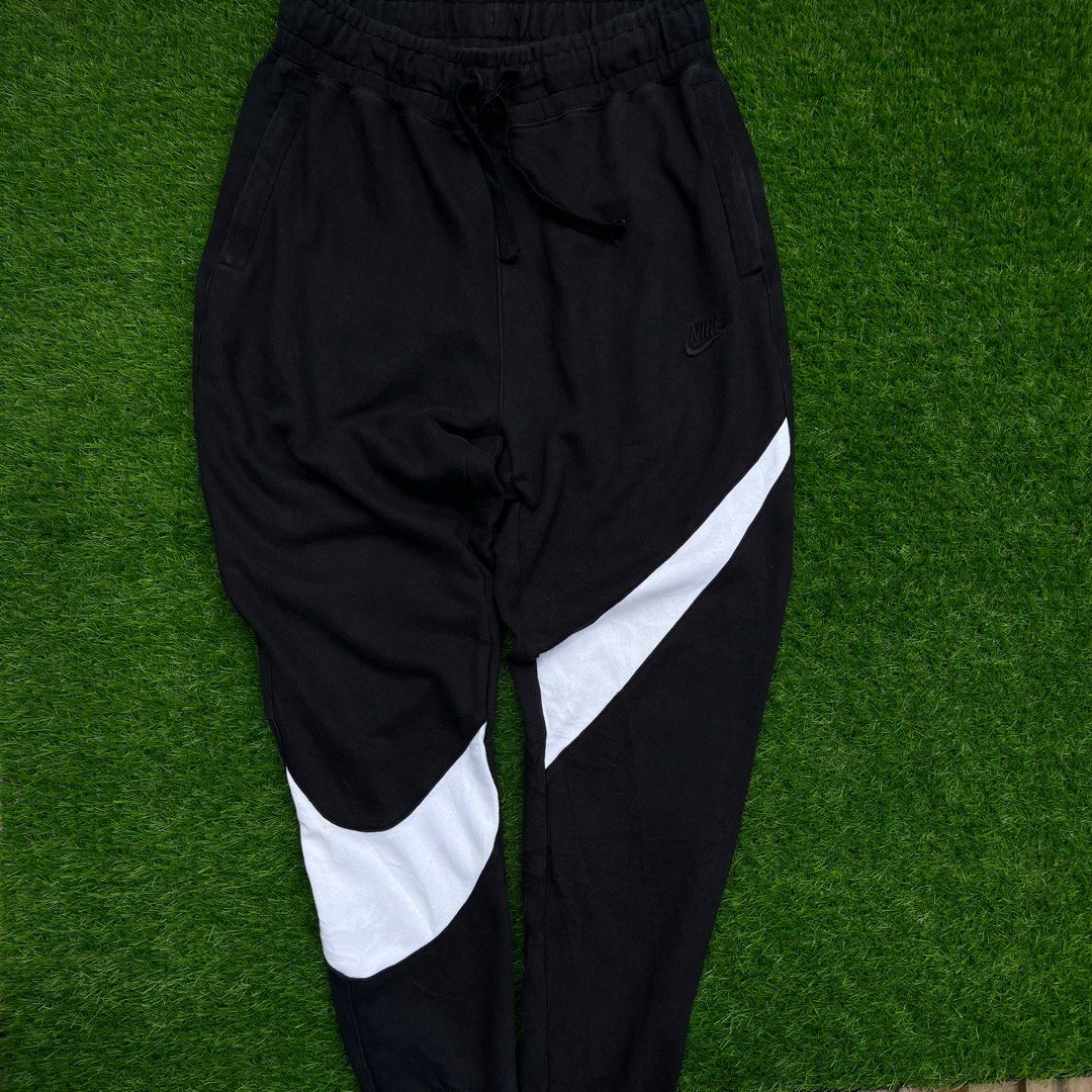 Nike big swoosh jogger outlet