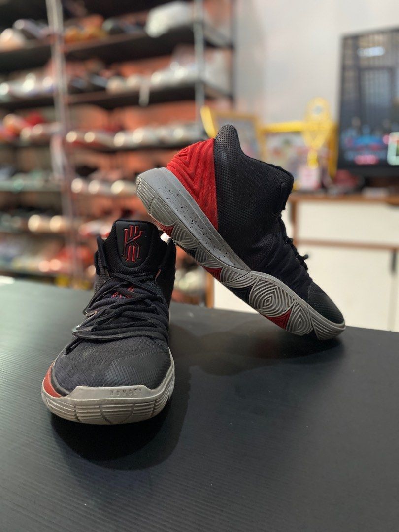 Nike Kyrie Bred 2019 Low Top Basketball Shoe Red and Black Size 40,5  Insole 25,5cm