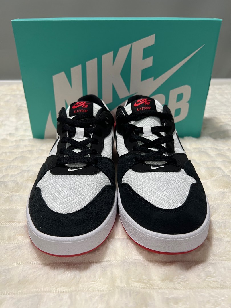 nike sb alleyoop trainers in white and pink