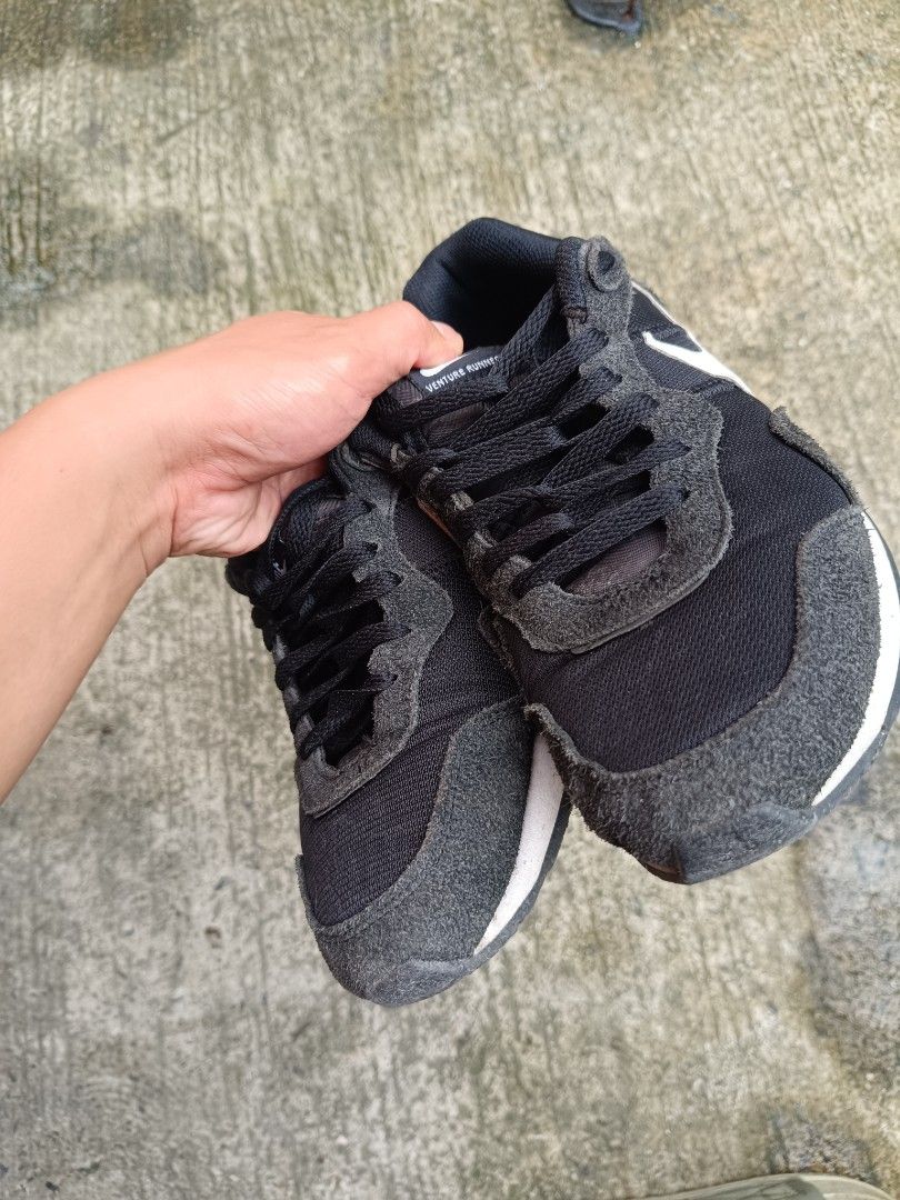 Nike venture runner (Category: Sneakers) located in Manila. Submitted by conyotics1111 (Listing ID 1323184674, Image 2). Description: Nike venture runner size 8us condition 8/10 800 with OG box not using anymore loc angono rizal.