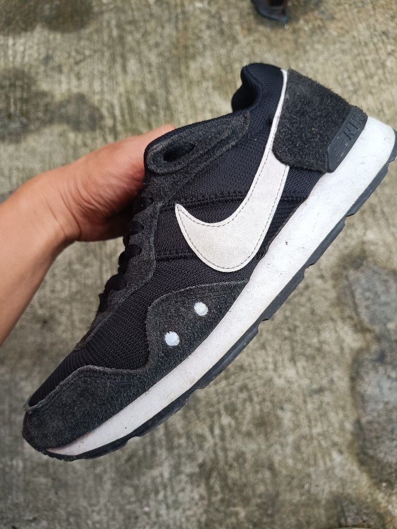 Nike venture runner (Category: Sneakers) located in Manila. Submitted by conyotics1111 (Listing ID 1323184674, Image 1). Description: Nike venture runner size 8us condition 8/10 800 with OG box not using anymore loc angono rizal.