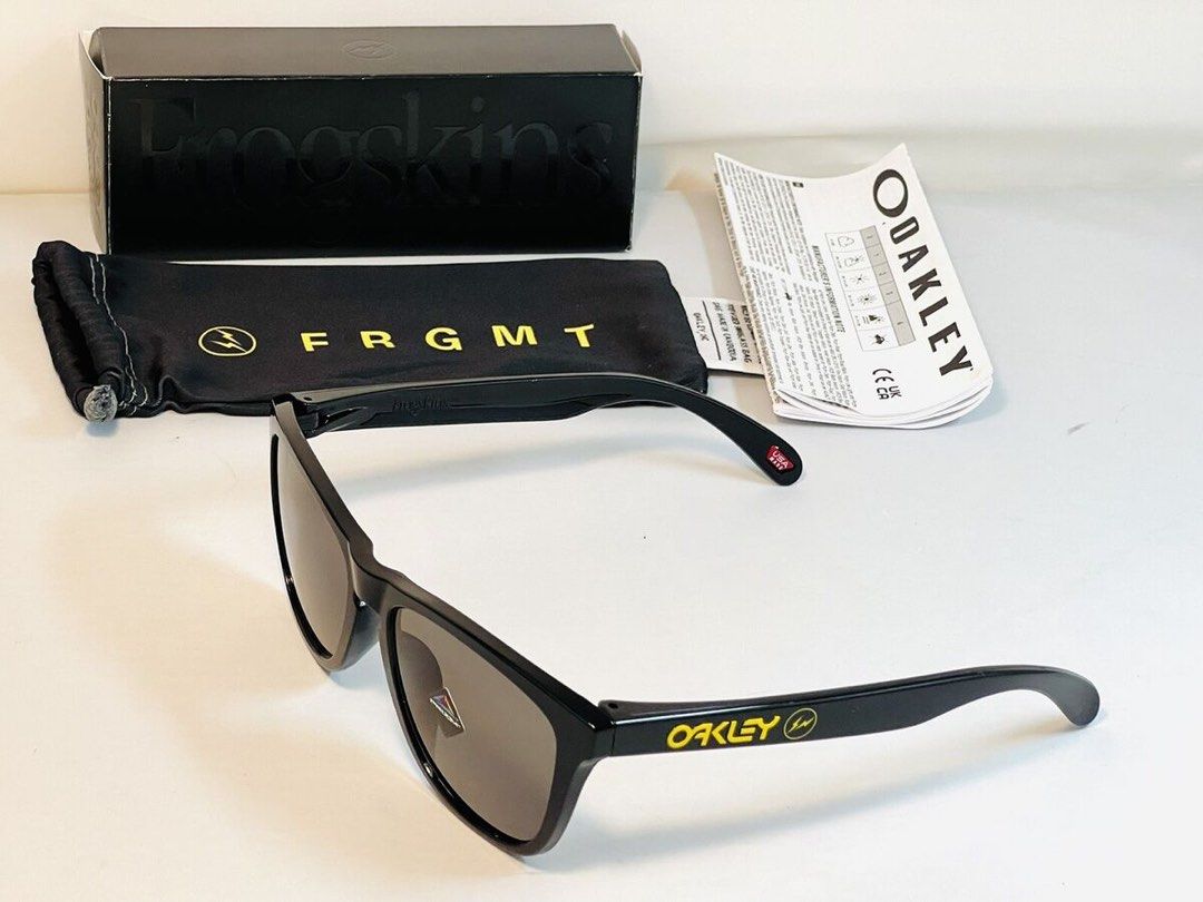 OAKLEY × FRAGMENT FROGSKINS (A) FRAGMENT OAKLEY fragment frogskins