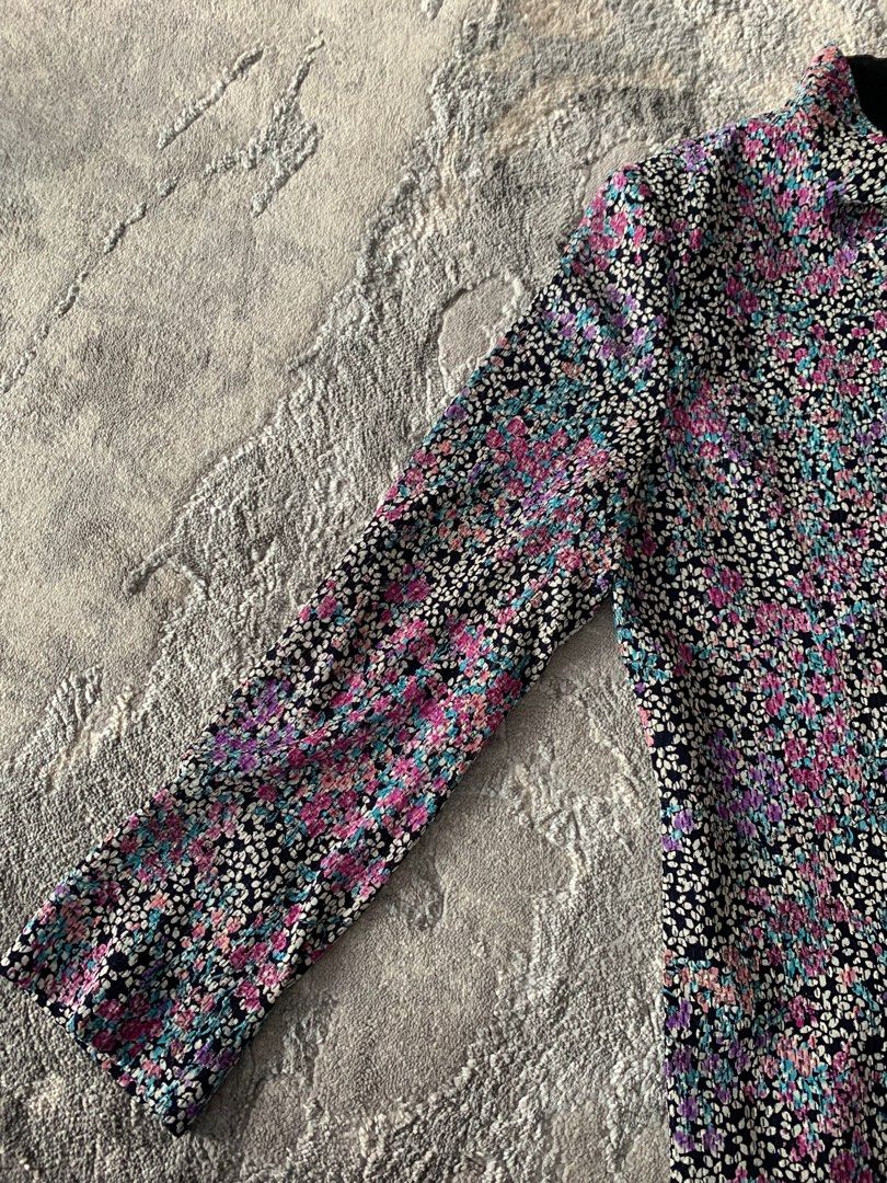 PATTERN BLOUSE (Category: Blouses) located in Kuala Lumpur. Submitted by relov (Listing ID 1323119854, Image 2). Description: 💋Price: Rm 15 inc shipping🫶🏼 💋 Size: Fit XS to M 💋Can nego 💋Rts: wardrobe clearance 💋Accept any payment but prefer online transfer n tng 🫶🏻 can pm for more details n payment.