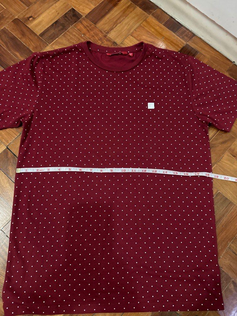 Penshoppe round neck shirt (Category: Tshirts & Polo Shirts ) located in Quezon City. Submitted by bagoffinds (Listing ID 1323130118, Image 3). Description: .