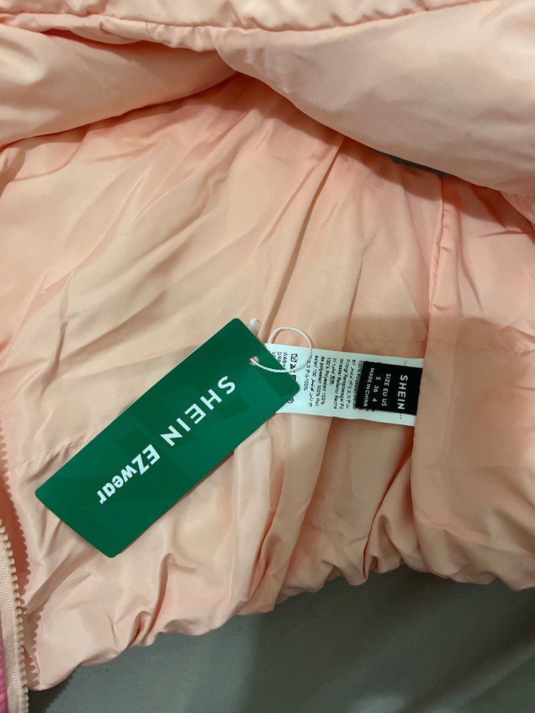 Pink Puffer (Category: Coats, Jackets and Outerwear) located in Quezon City. Submitted by declutterwithgel (Listing ID 1323140805, Image 2). Description: .