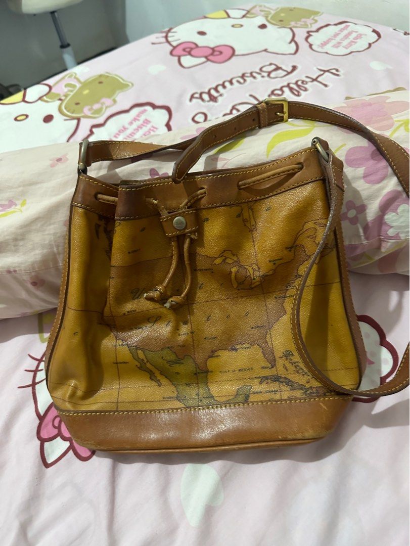 Pirma Classe (Category: Luxury Bags & Wallets) located in Del Monte. Submitted by jinri2518 (Listing ID 1323151744, Image 1). Description: Branded Prima classe (made in japan)a sling bag type and perfect for beach..