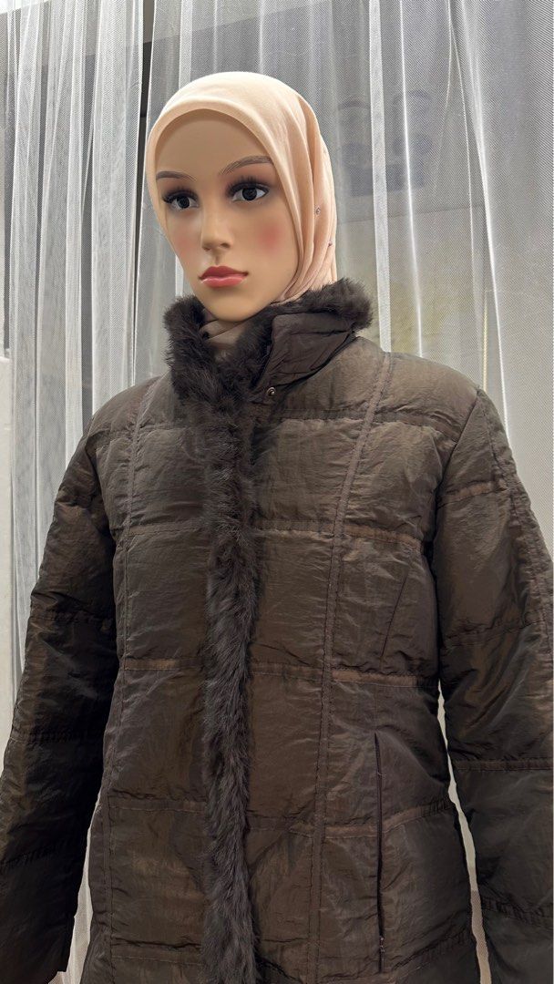 Puff Jacket (Category: Coats, Jackets and Outerwear) located in Sungai Buloh. Submitted by eykanan (Listing ID 1323102913, Image 2). Description: 🍁Hi. Selling Selected Outfit for Autumn/Winter Outfit ❄️ Yg ni kain lembut & selesa. Santai jee 🥰.