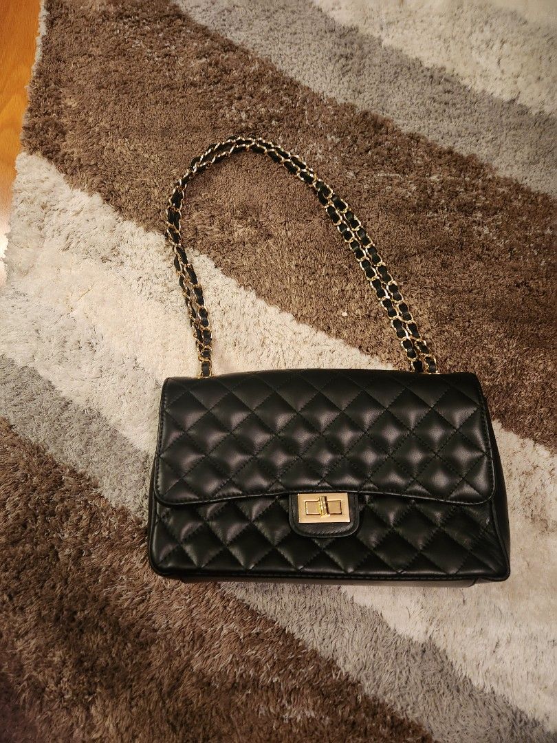 Roberta Rossi Bag (Category: Luxury Bags & Wallets) located in Makati City. Submitted by lostseoul_04 (Listing ID 1323166799, Image 3). Description: .