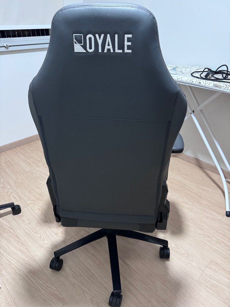Royale Ergonomics Gaming Chair