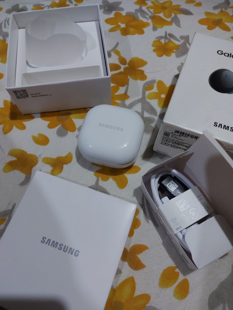 Samsung Galaxy Buds 2 (Category: Earphones) located in Rizal. Submitted by appleiron (Listing ID 1323266494, Image 2). Description: From Samsung Store with Receipt. Never been used but box has been opened to test buds while in the store. Reason for selling: Need funds for heart medicine..