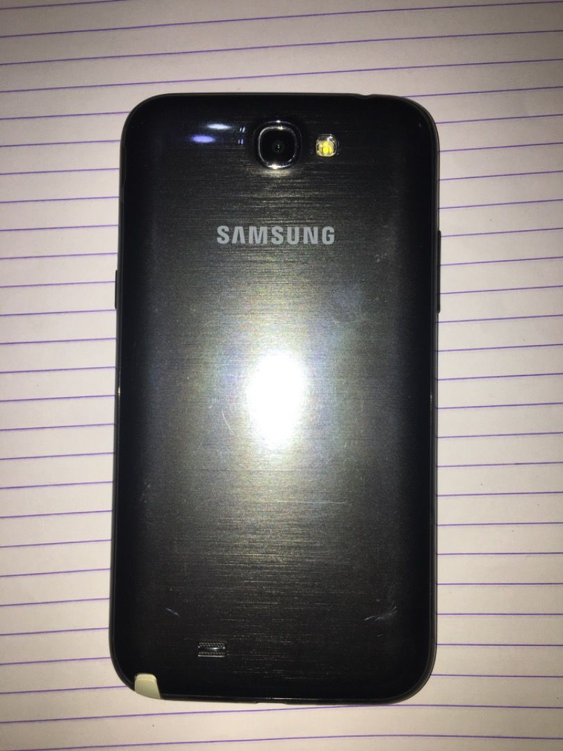 Samsung Note 2 (Category: Early Generation Mobile Phones) located in Las Pinas. Submitted by rvenz333 (Listing ID 1323153531, Image 1). Description: Samsung Note 2. The only problem is the touch screen is broken. The replacement touch screen is at 2.5k to 3K but other parts are in good condition..