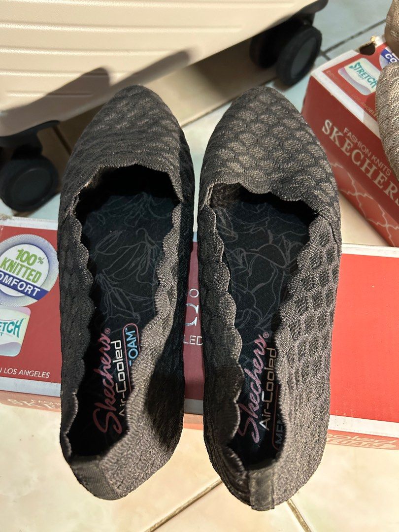 Skechers Fashion Knits with Air cooled Memory Foam Preloved Women s Fashion Footwear Flats Sandals on Carousell