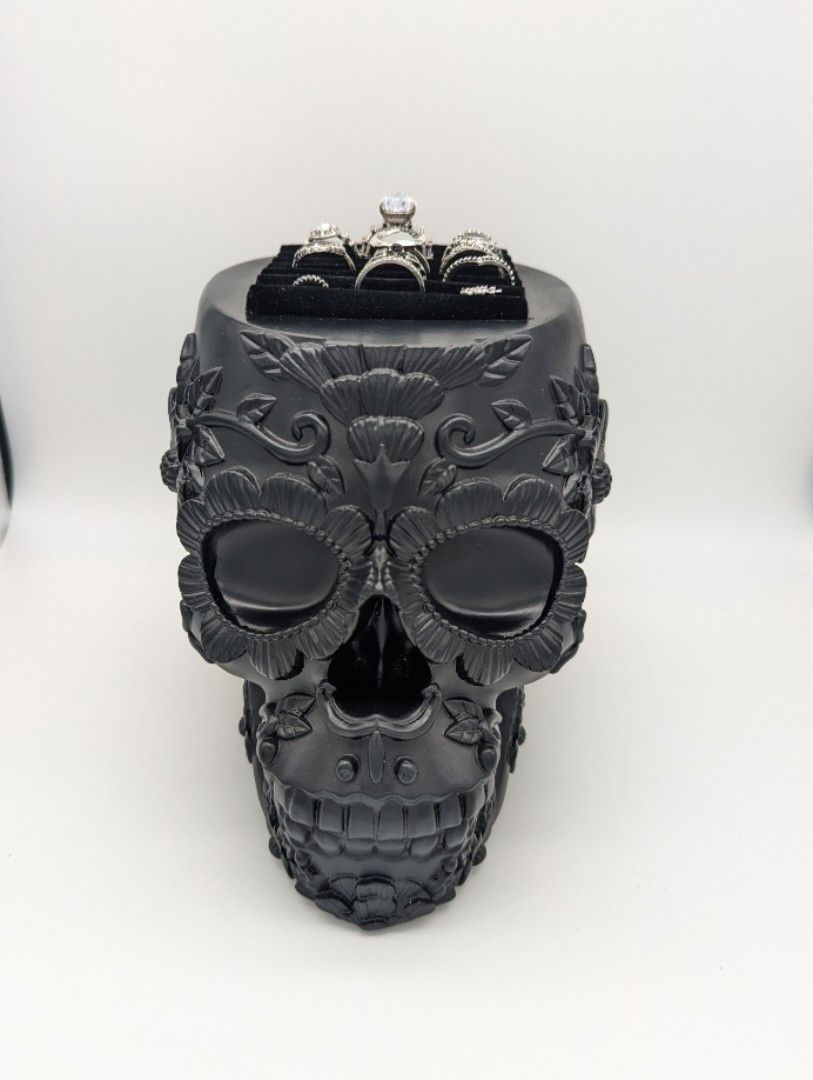 Skull jewelry holder store