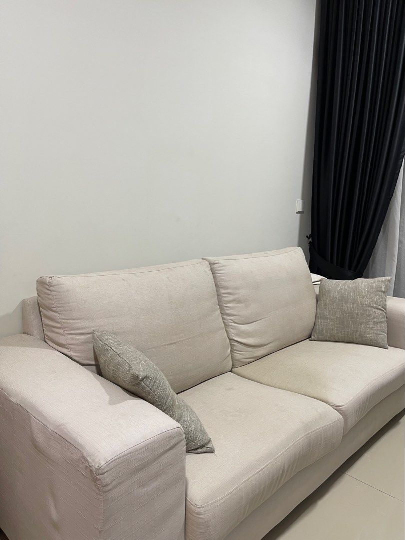 Sofas (Category: Sofas) located in Puchong. Submitted by yasmineee97 (Listing ID 1323090484, Image 3). Description: 3SEATER .