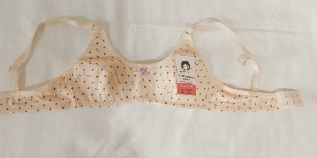 sports bra and bra (Category: Babies & Kids Fashion) located in Mandaluyong City. Submitted by ireneipt_21 (Listing ID 1323179131, Image 3). Description: Brand nee po. Nakatago lang closet. hindi po kasya nung binili ko. pang adult size na sya DM.nalang sa intereseted size 32..