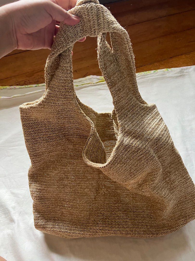 Straw big bag (from Japan) (Category: Beach Bags) located in Rizal. Submitted by hobbyist_declutter (Listing ID 1323118287, Image 2). Description: Straw big bag From Japan Payment thru Gcash or BPI.