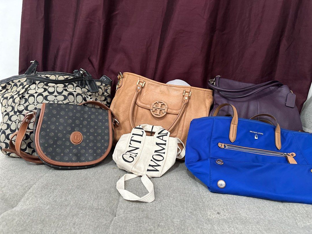 Tory Burch (Category: Luxury Bags & Wallets) located in Cagayan de Oro. Submitted by eloisag (Listing ID 1323140108, Image 2). Description: What you see is what you get. With visible flaw on the front part, thus, selling low. Will send more pictures as requested. RFS: decluttering.