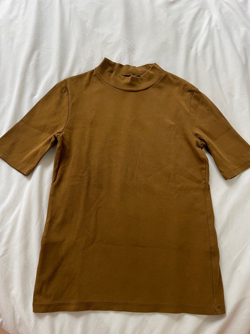 Uniqlo Turtleneck Shirt (Category: Shirts) located in Dasmarinas. Submitted by gotthegoodsph (Listing ID 1323125302, Image 1). Description: RFS: Decluttering.