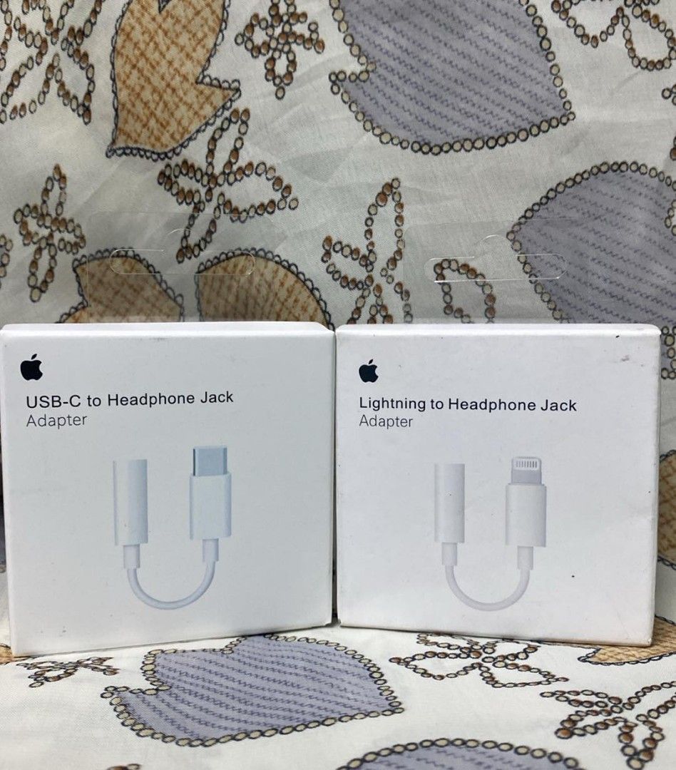 USB-C TO LIGHTNING JACK ADAPTER (Category: Earphones) located in Manila. Submitted by milasgadgetph (Listing ID 1323088074, Image 1). Description: .