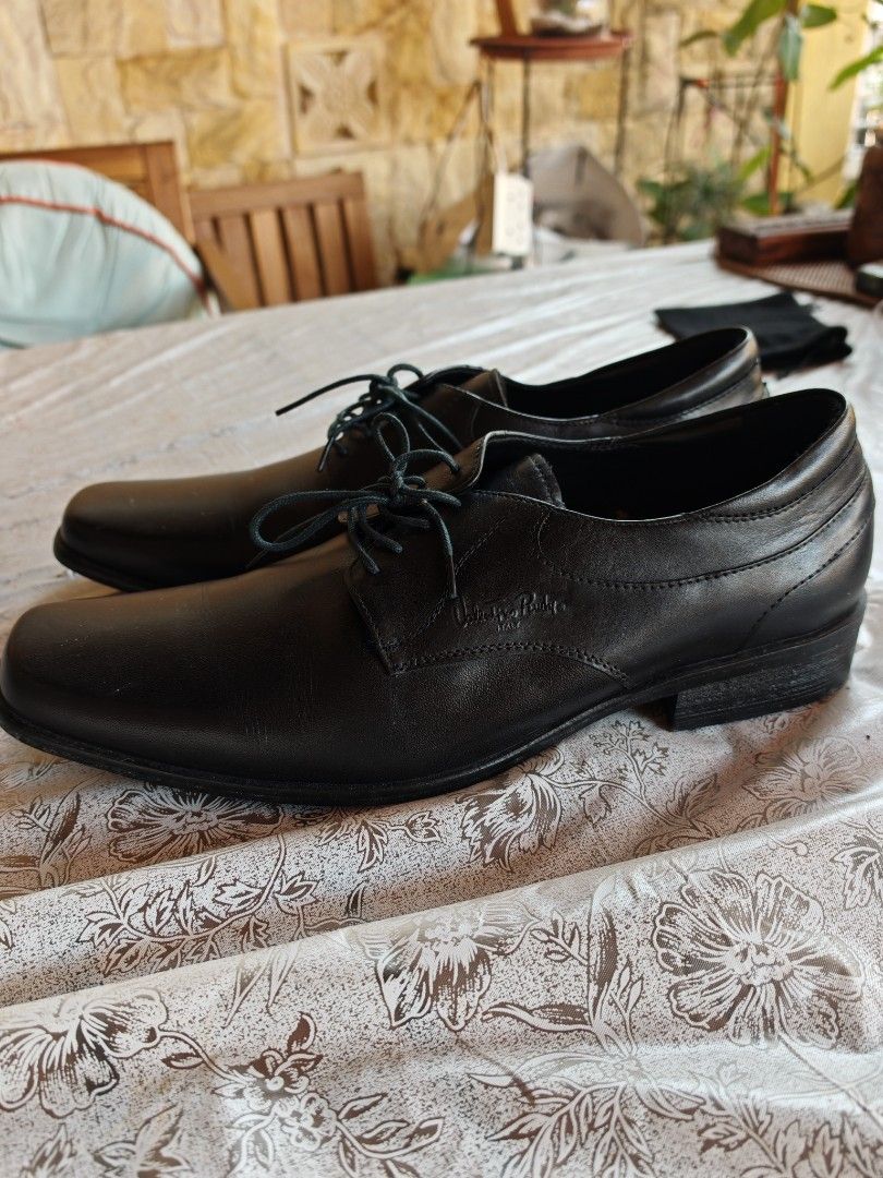 Valentino Rudy leather shoes Men s Fashion Footwear Dress shoes on Carousell