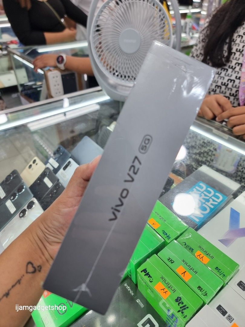 Vivo v27 (Category: Vivo) located in Pasig City. Submitted by ijamgadgets (Listing ID 1323148454, Image 2). Description: vivo v27 5g brandnew seales 12/256gb 📌we do cod in metro manila and near provinces just add sf only 📌can visit in my store at greenhills shopping center 📌we do LBC transaction 📌we accept credit card in store 📌for fast transaction make acall 09291593032/09958592363.