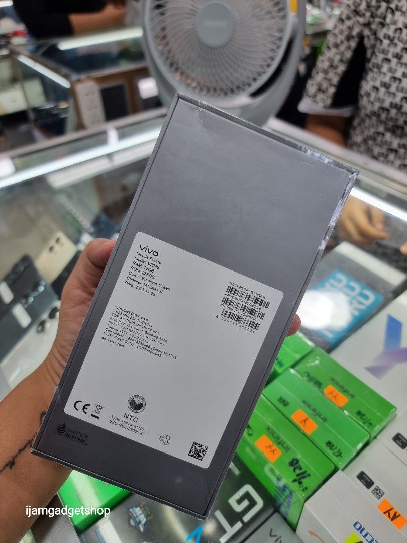 Vivo v27 (Category: Vivo) located in Pasig City. Submitted by ijamgadgets (Listing ID 1323148454, Image 3). Description: vivo v27 5g brandnew seales 12/256gb 📌we do cod in metro manila and near provinces just add sf only 📌can visit in my store at greenhills shopping center 📌we do LBC transaction 📌we accept credit card in store 📌for fast transaction make acall 09291593032/09958592363.
