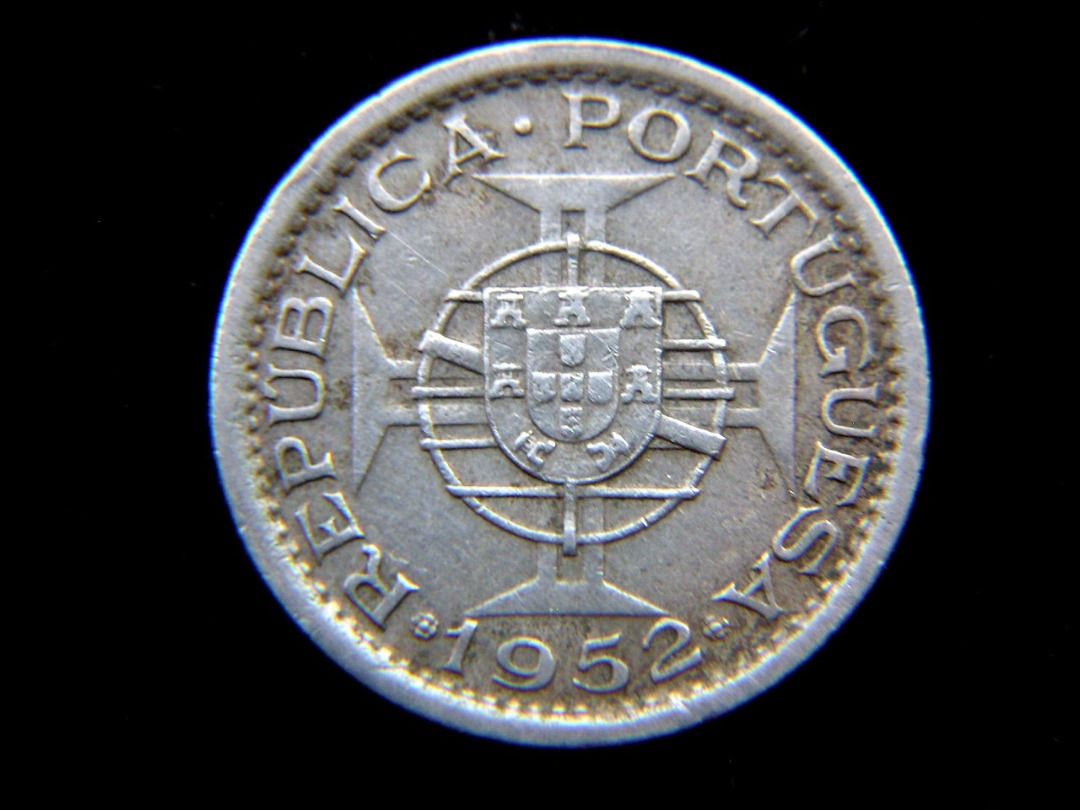 澳門鎳幣-1952年葡屬澳門省政府葡萄牙國徽及省徽伍毫鎳幣(開埠四百年首次發行), 興趣及遊戲, 收藏品及紀念品, 錢幣- Carousell