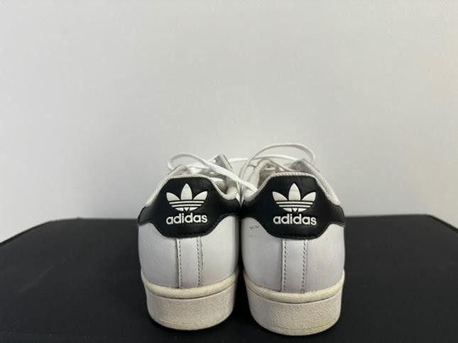 Adidas Superstar Originals (Category: Sneakers) located in Manila. Submitted by kitju (Listing ID 1324919908, Image 3). Description: Adidas Superstar Originals US 8 1/2 (M) Good condition no damage ₱2,500 MOP Gcash MOD Lalamove, LBC, JNT.