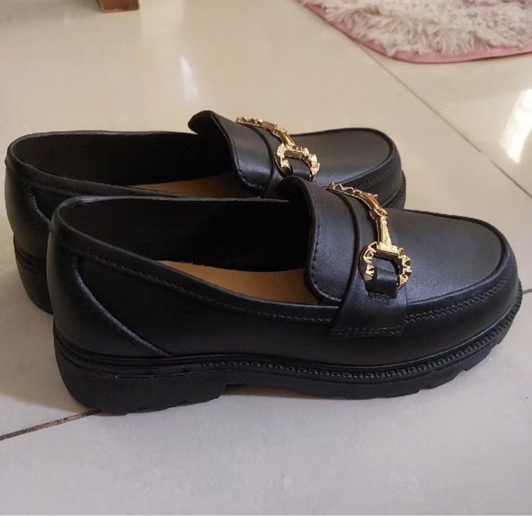 black and gold loafers size 35 (Category: Loafers) located in Mandaluyong City. Submitted by chocnutt (Listing ID 1324826375, Image 2). Description: - used once - no issues - size 35-36.
