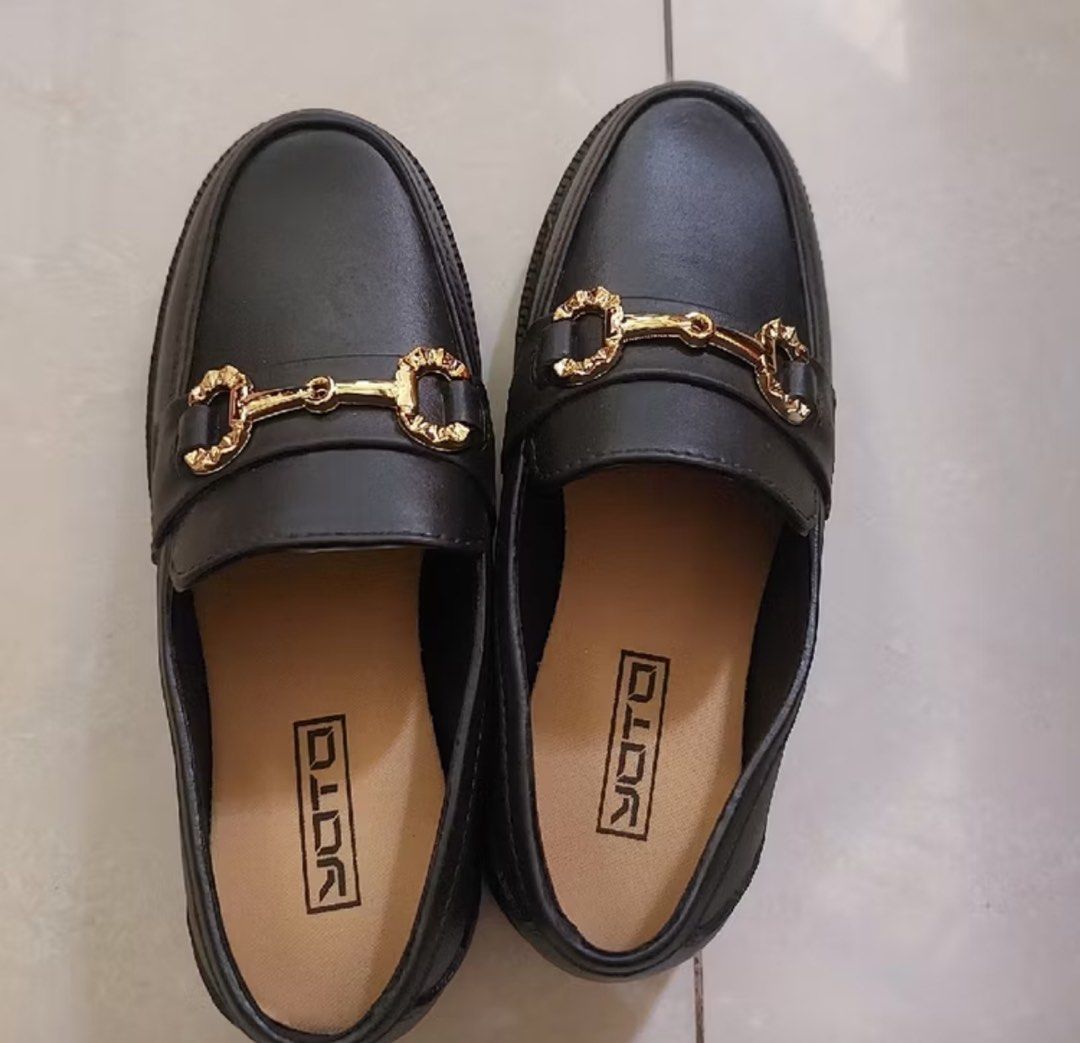 black and gold loafers size 35 (Category: Loafers) located in Mandaluyong City. Submitted by chocnutt (Listing ID 1324826375, Image 1). Description: - used once - no issues - size 35-36.